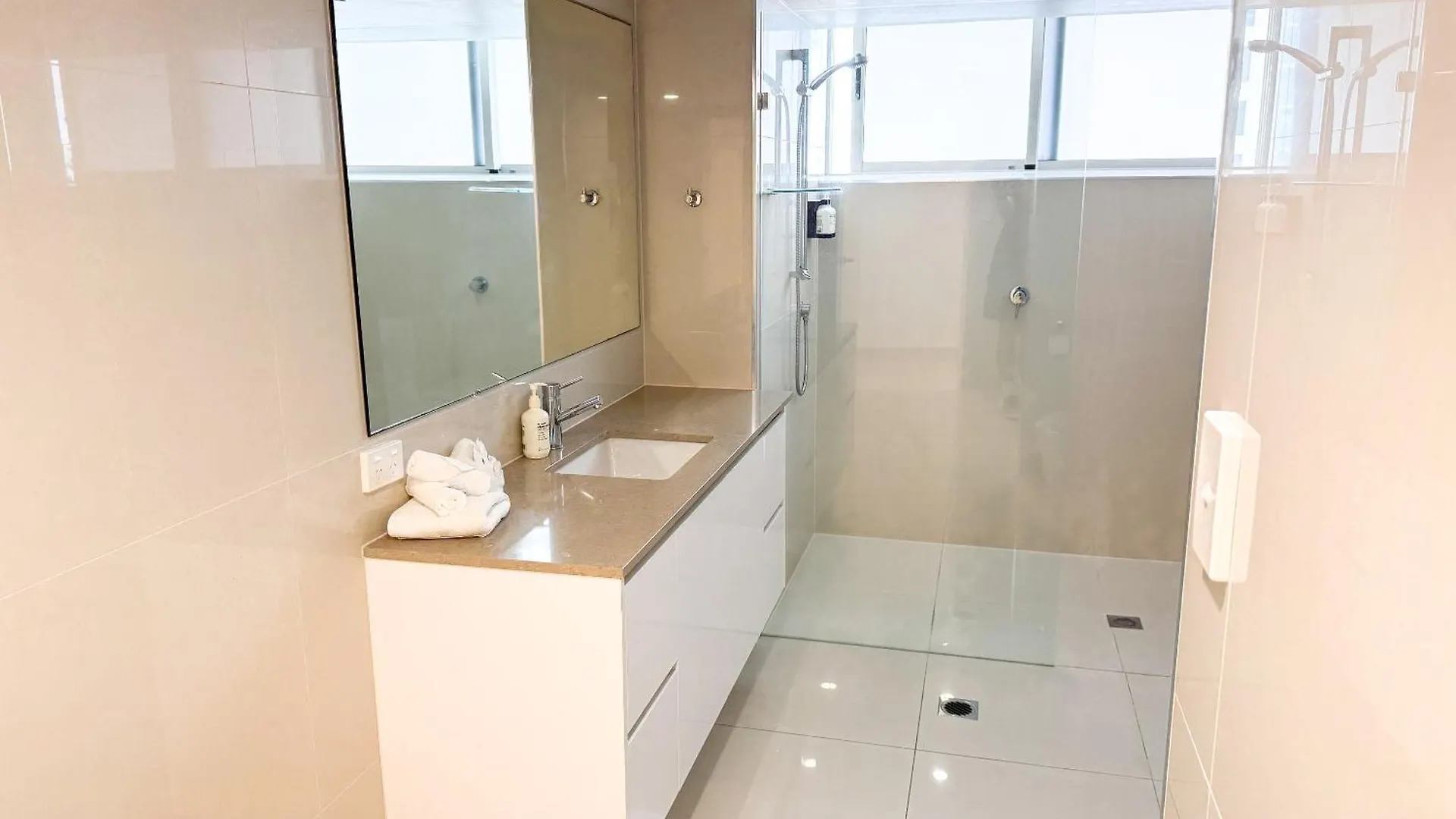 Peninsula Resort - Apartments By Gold Coast Holidays 0*,  Australia